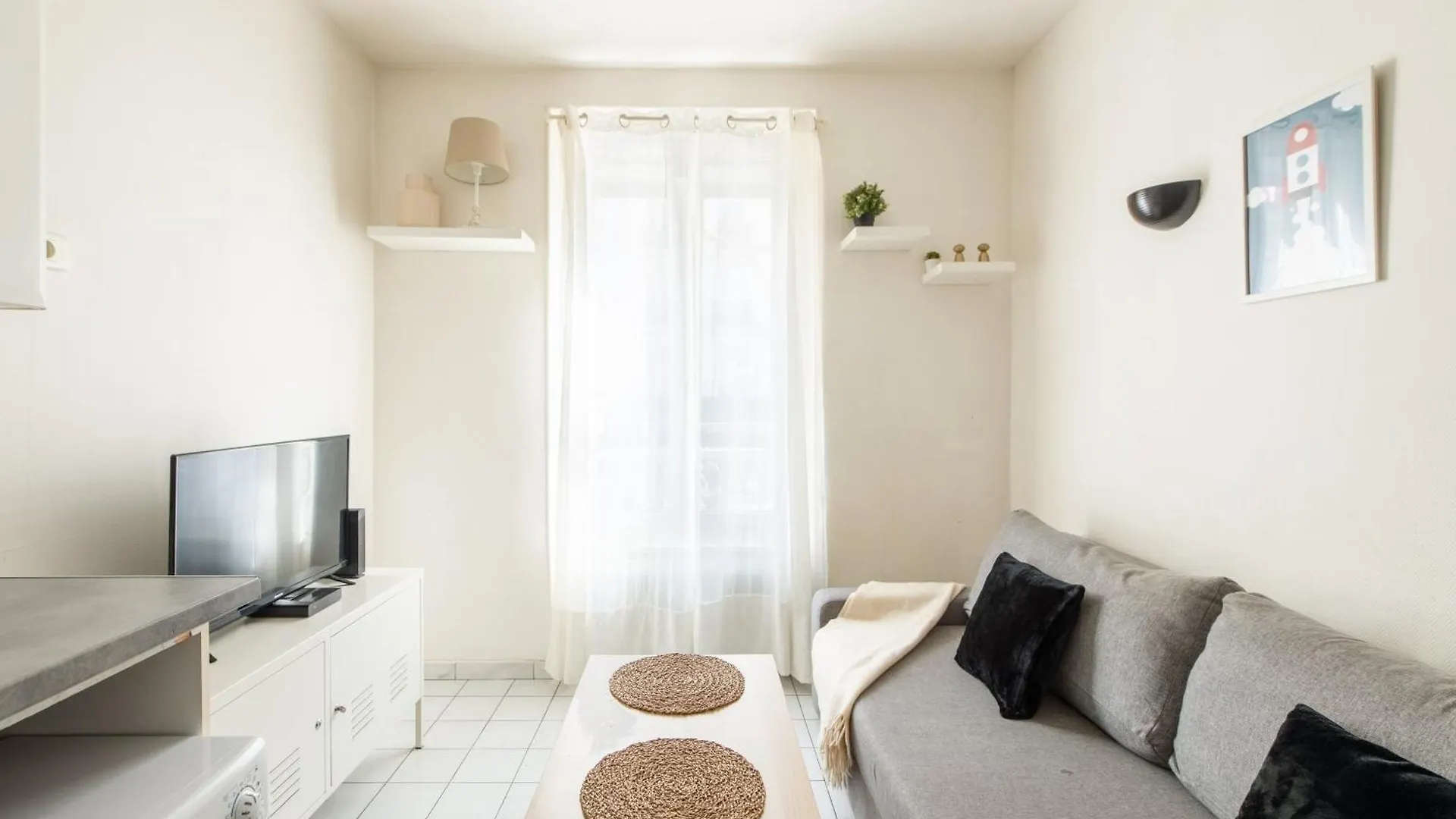 1 Bedroom Apartment Ideally Located Only 1 Minute To The Metro In Montmartre Neighbourhood Paris