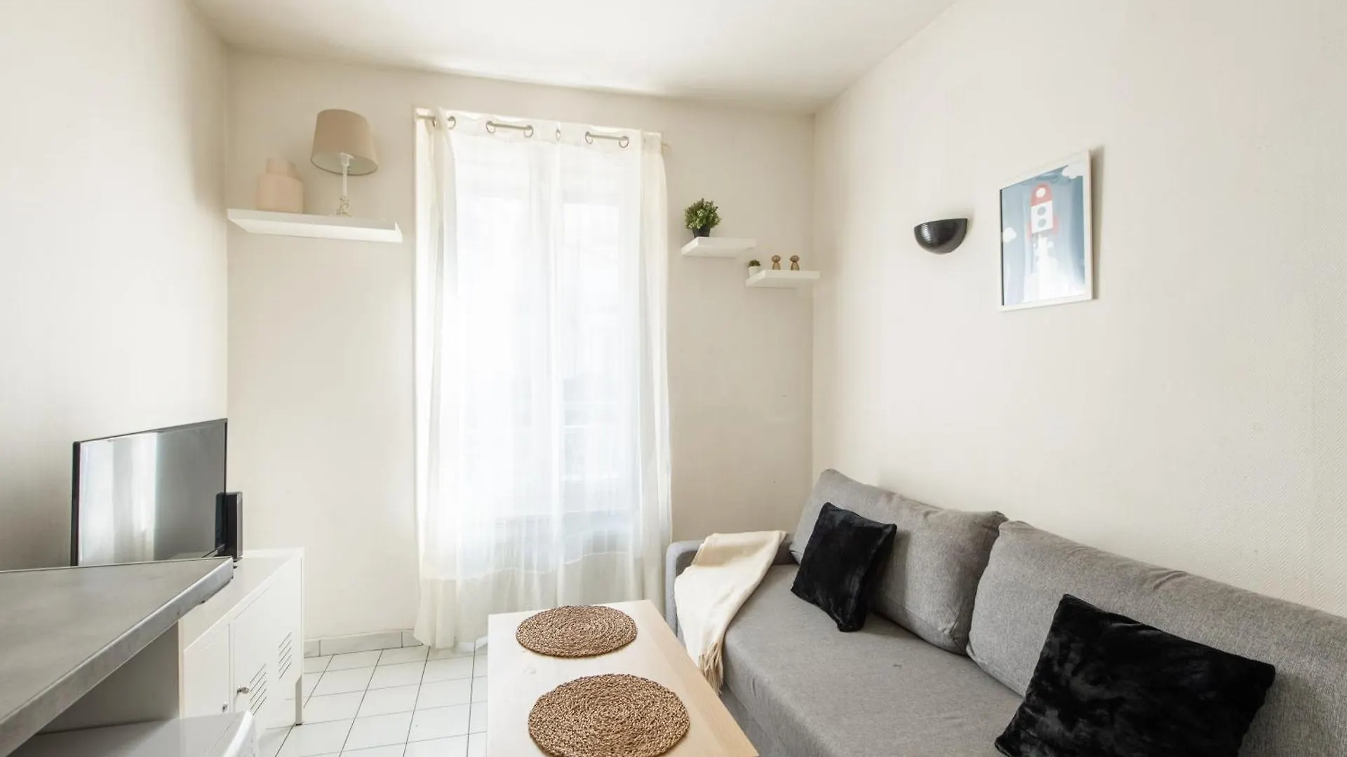1 Bedroom Apartment Ideally Located Only 1 Minute To The Metro In Montmartre Neighbourhood Paris France