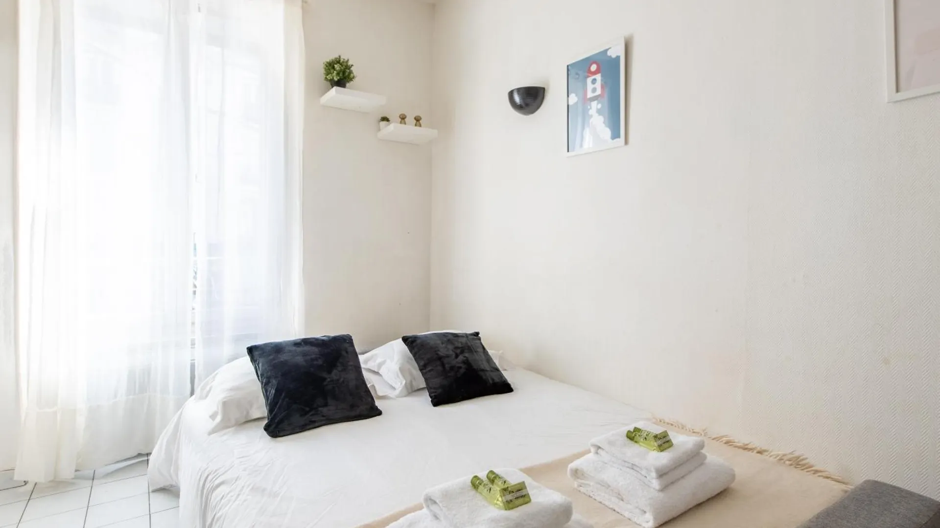 1 Bedroom Apartment Ideally Located Only 1 Minute To The Metro In Montmartre Neighbourhood Paris