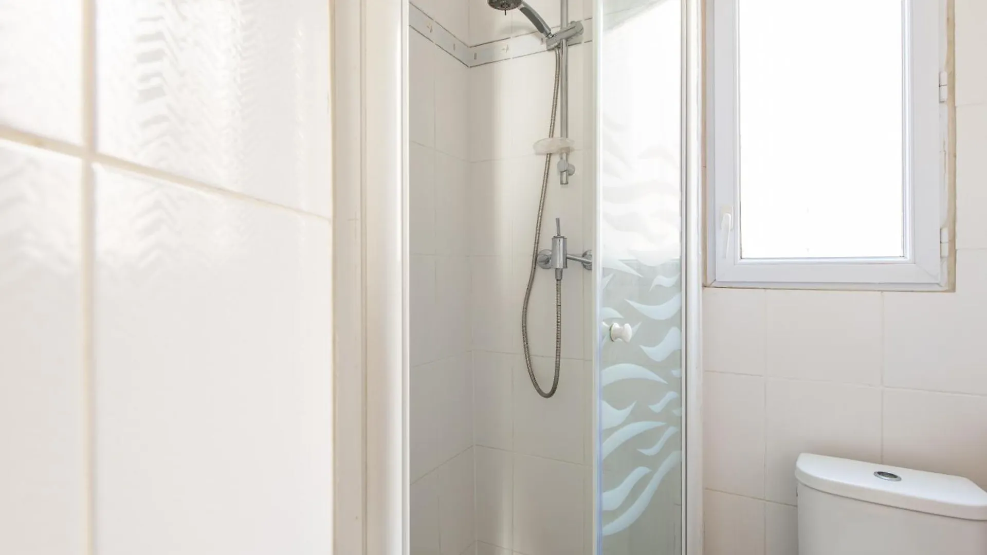 1 Bedroom Apartment Ideally Located Only 1 Minute To The Metro In Montmartre Neighbourhood Paris
