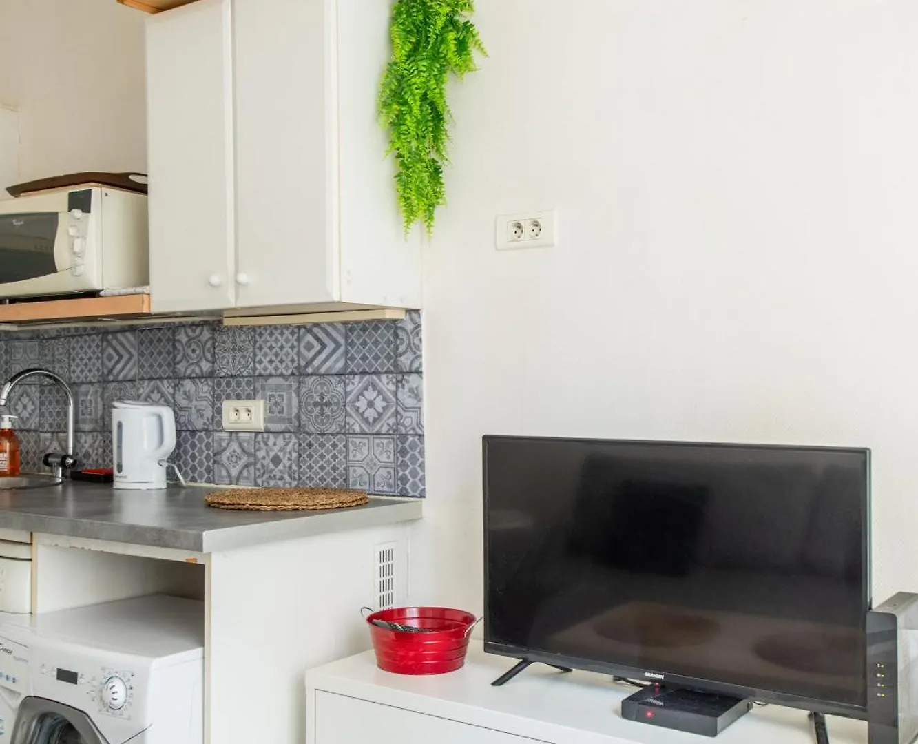 1 Bedroom Apartment Ideally Located Only 1 Minute To The Metro In Montmartre Neighbourhood Paris