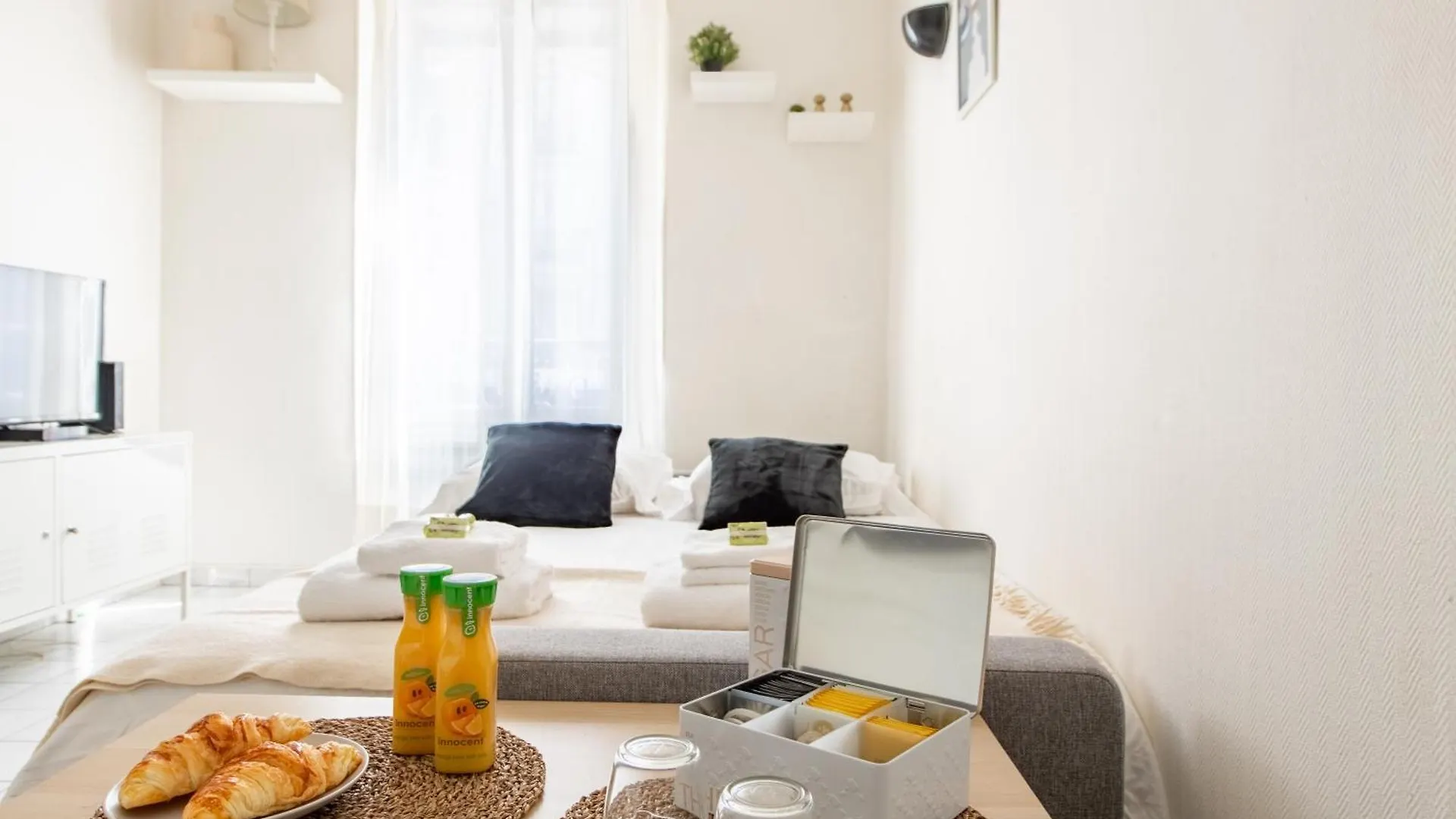 1 Bedroom Apartment Ideally Located Only 1 Minute To The Metro In Montmartre Neighbourhood Paris 0*,